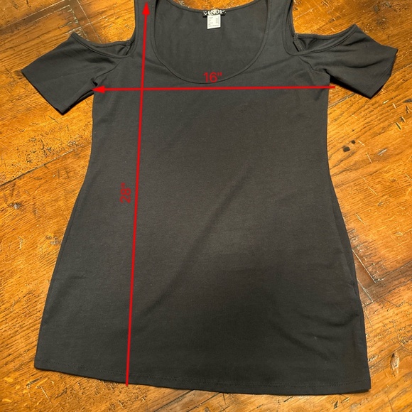 Boston‎ proper cold shoulder top-size med - Picture 2 of 2